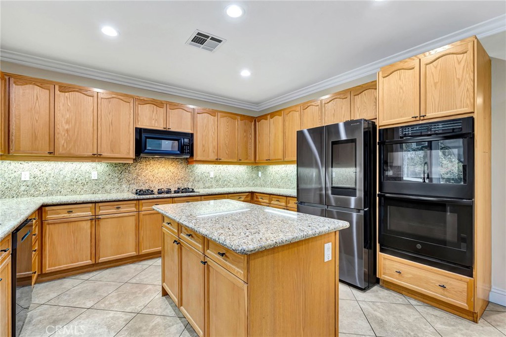 17603 Fan Palm Lane Riverside, CA 92503 - Photo 6 of 53 Kitchen
