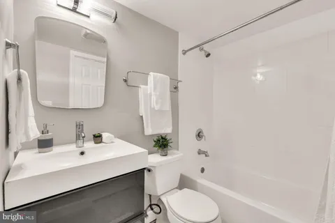 $349,000 | 1750 Harvard Street Northwest, Unit 3C, Washington, DC 20009