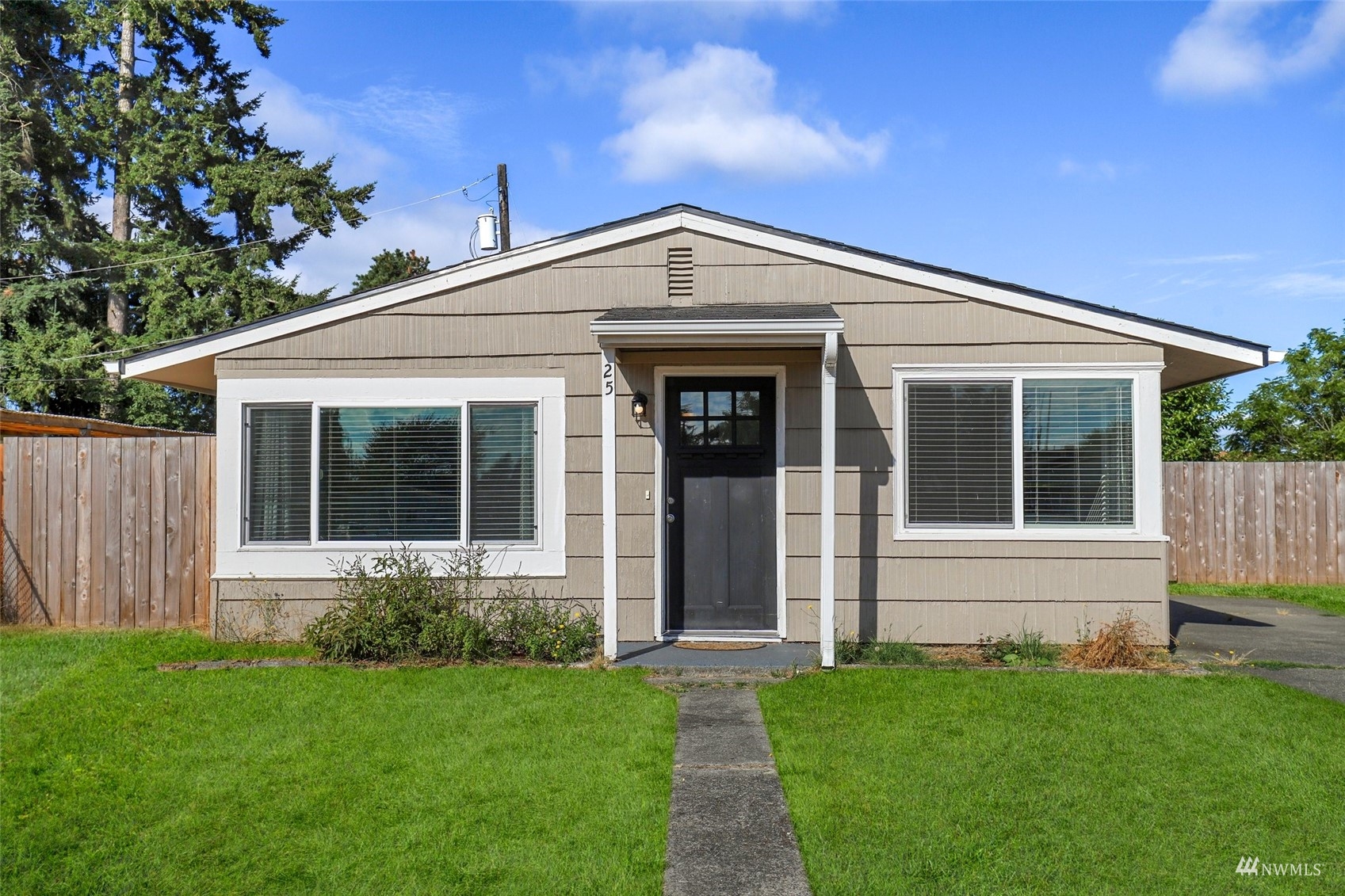 25 Rips Lane Southwest Lakewood, WA 98499 - Photo 1 of 33 a view of front of house with a yard