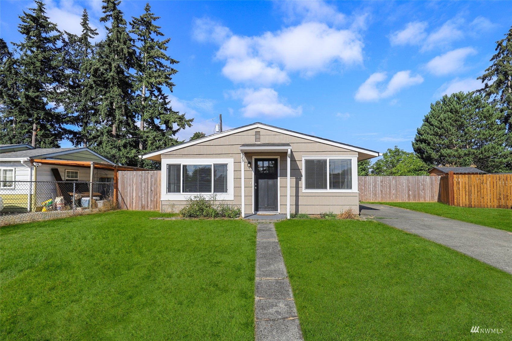 25 Rips Lane Southwest Lakewood, WA 98499 - Photo 2 of 33 a front view of house with yard and green space