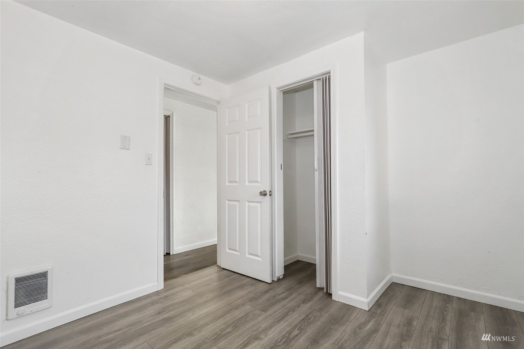 25 Rips Lane Southwest Lakewood, WA 98499 - Photo 22 of 33 a view of a room with wooden floor
