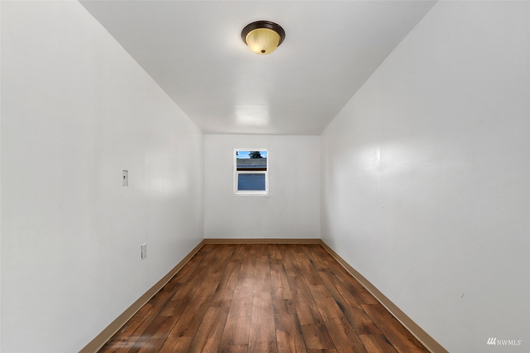 25 Rips Lane Southwest Lakewood, WA 98499 - Photo 27 of 33 a view of a room with wooden floor and window