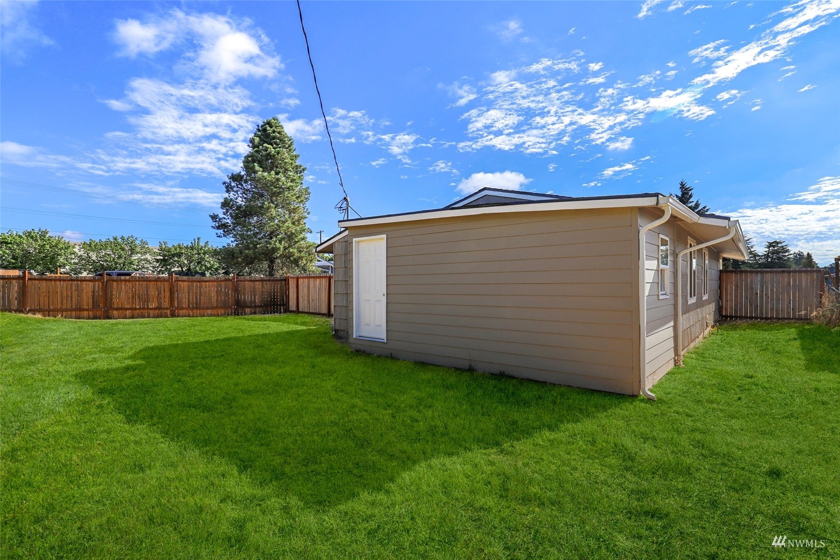 25 Rips Lane Southwest Lakewood, WA 98499 - Photo 30 of 33 a view of a backyard with a large tree