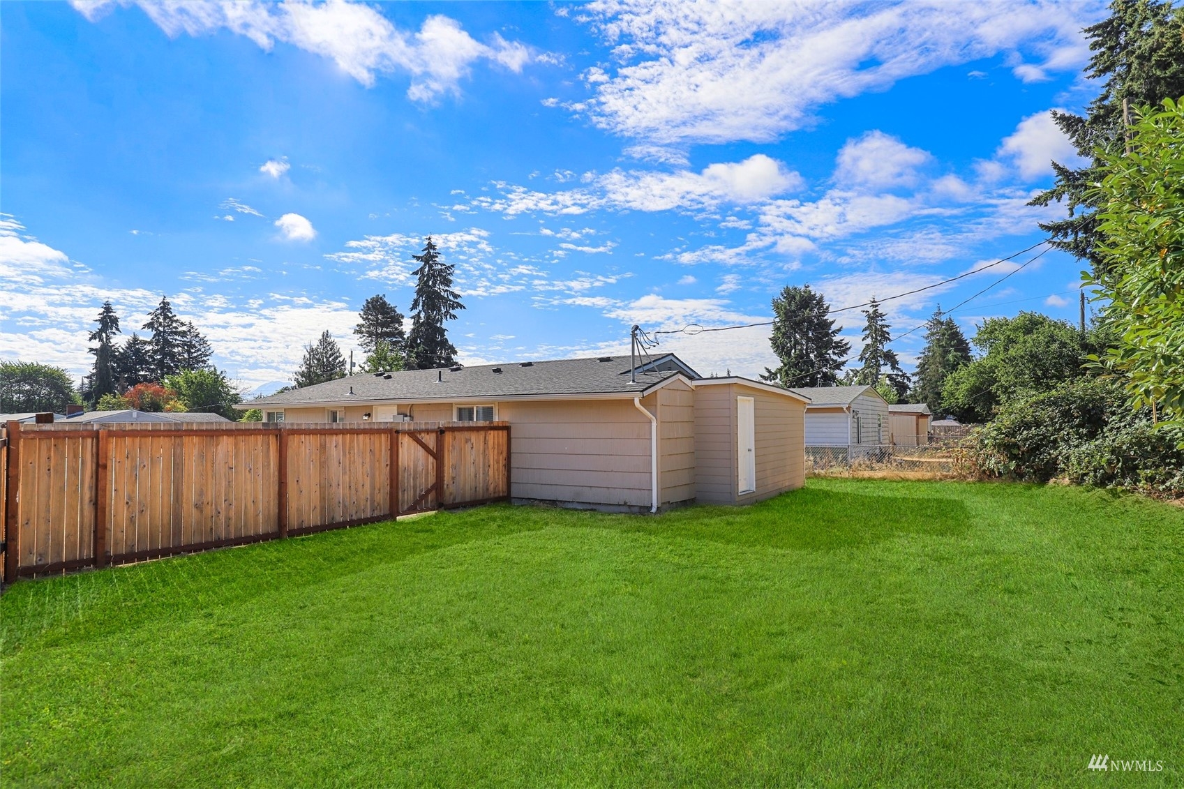 25 Rips Lane Southwest Lakewood, WA 98499 - Photo 31 of 33 a view of a yard with wooden fence