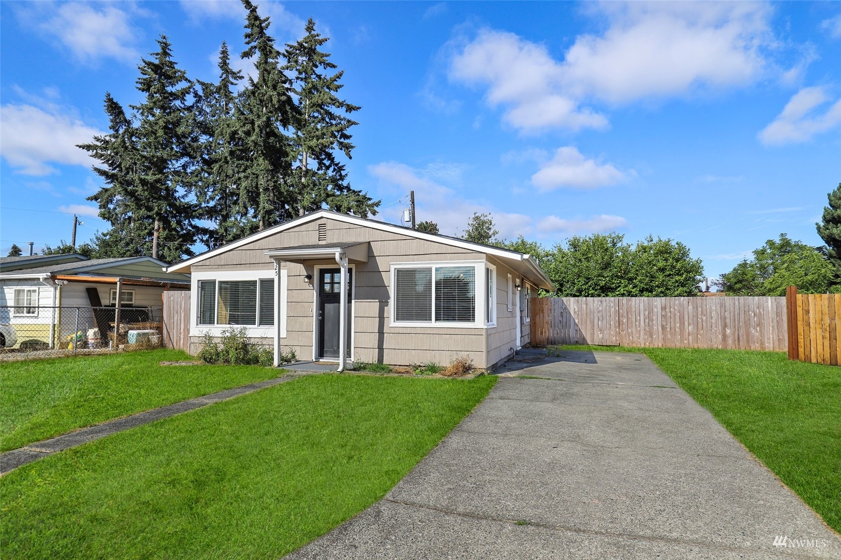 25 Rips Lane Southwest Lakewood, WA 98499 - Photo 4 of 33 a front view of house with yard and green space