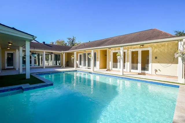 a kitchen with a sink and a white cabinets
