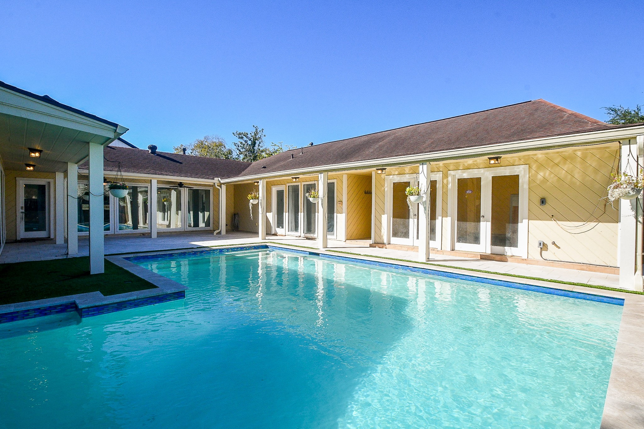 7902 Duffield Lane Houston, TX 77071 - Photo 27 of 31 a view of an house with swimming pool and porch