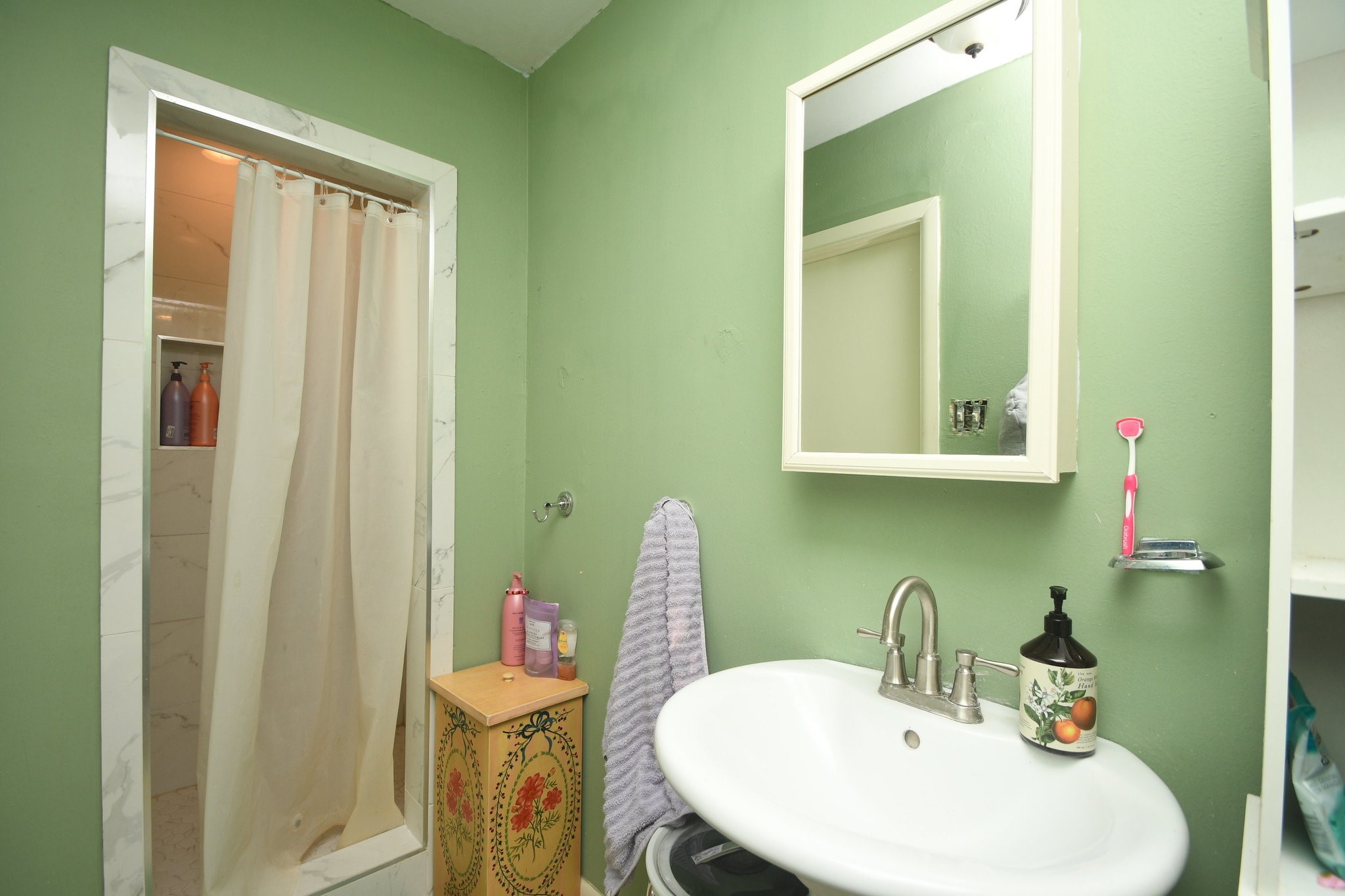 7902 Duffield Lane Houston, TX 77071 - Photo 29 of 31 a bathroom with a sink a mirror and a toilet