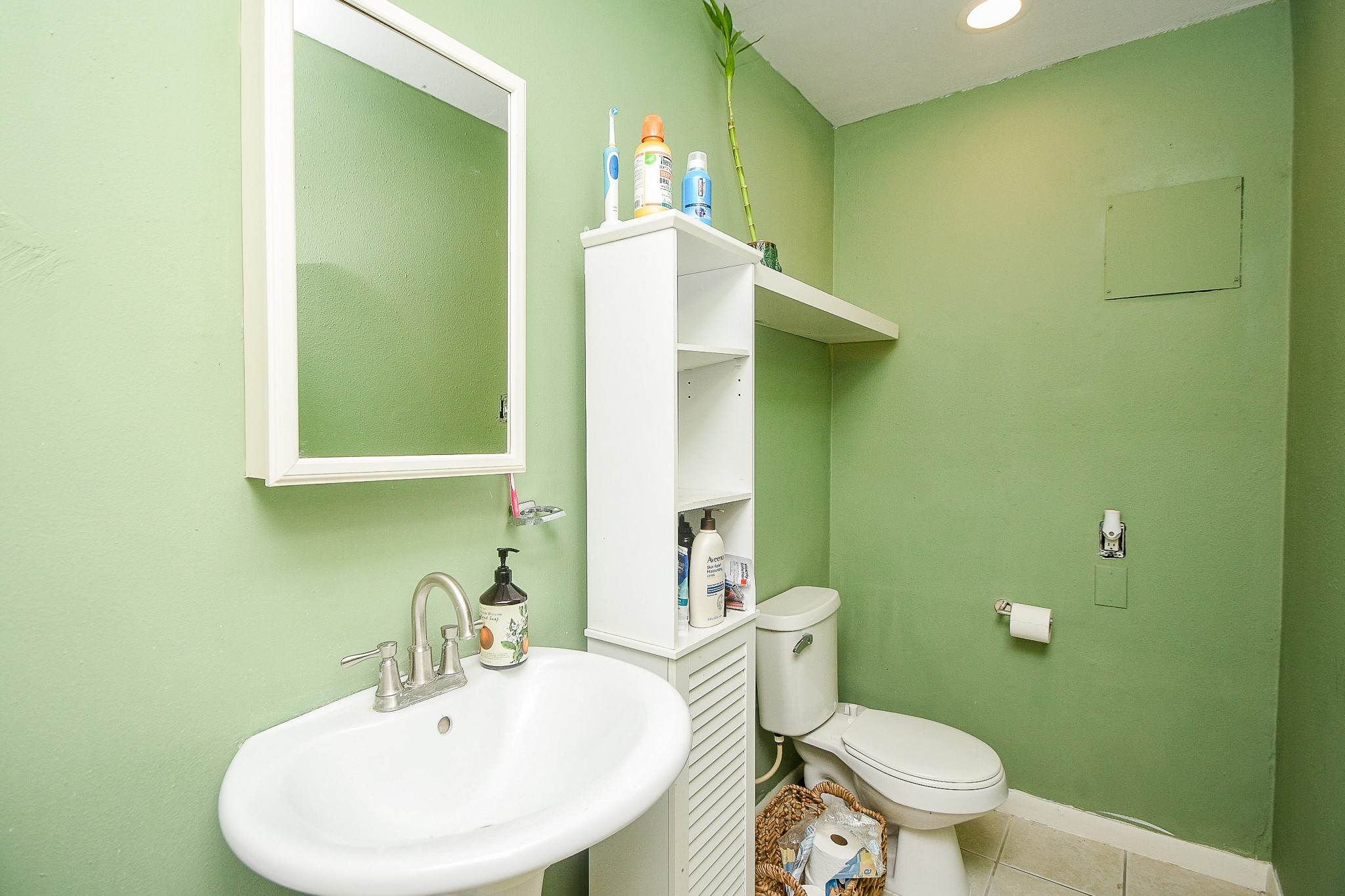 7902 Duffield Lane Houston, TX 77071 - Photo 30 of 31 a bathroom with a toilet sink and mirror