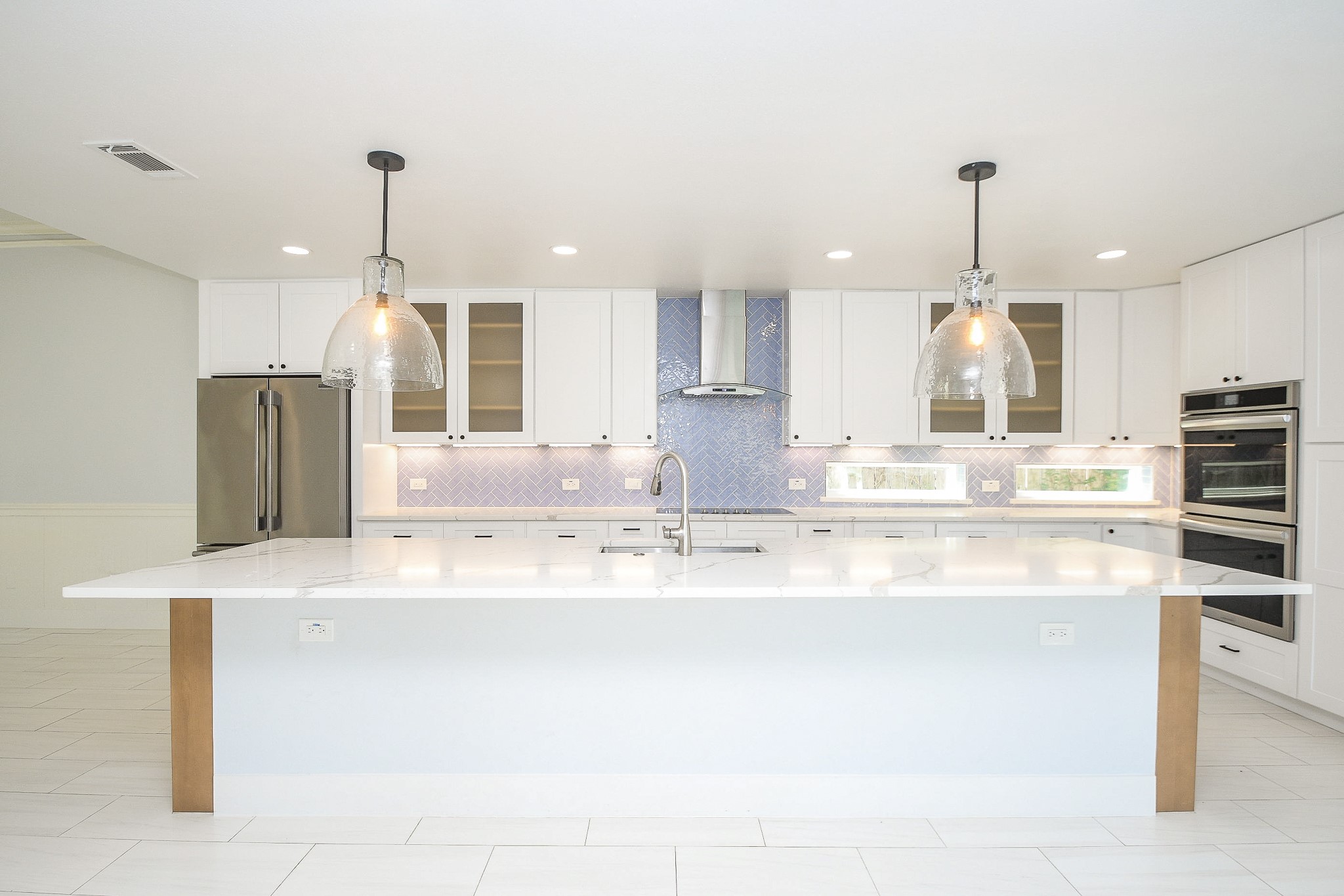 7902 Duffield Lane Houston, TX 77071 - Photo 10 of 31 a kitchen with kitchen island a counter top space appliances and cabinets