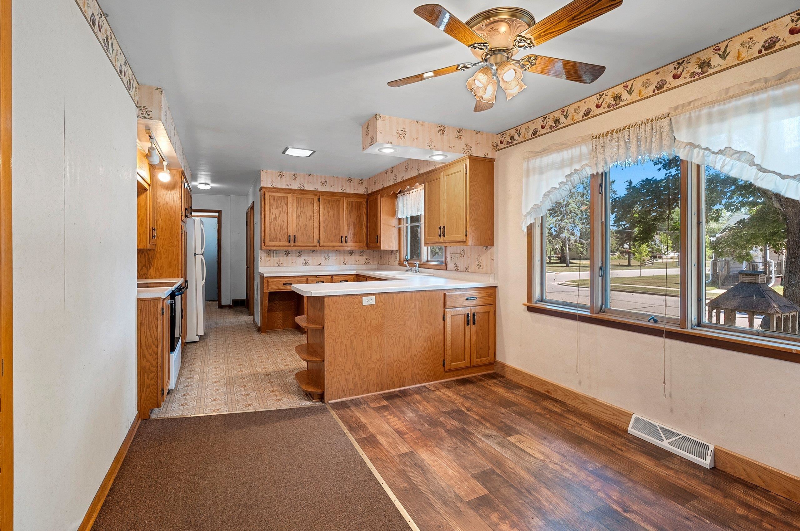 357 Jefferson Street Oconto, WI 54153 - Photo 14 of 62