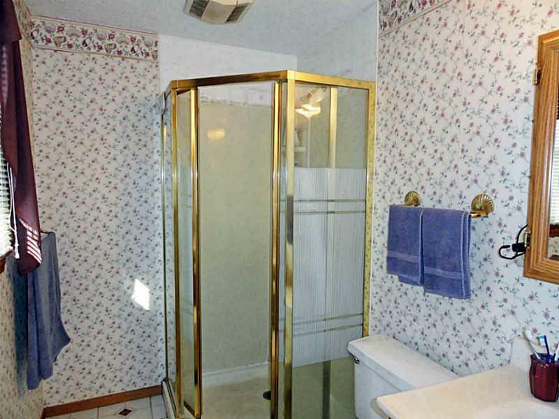 14555 Ridge Road North Huntingdon, PA 15642 - Photo 11 of 25 Master Bath/Spa.