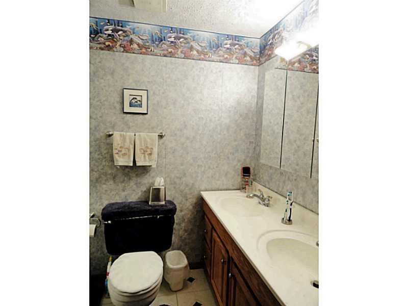 14555 Ridge Road North Huntingdon, PA 15642 - Photo 12 of 25 Full Bath.