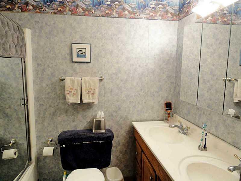 14555 Ridge Road North Huntingdon, PA 15642 - Photo 13 of 25 Full Bath.
