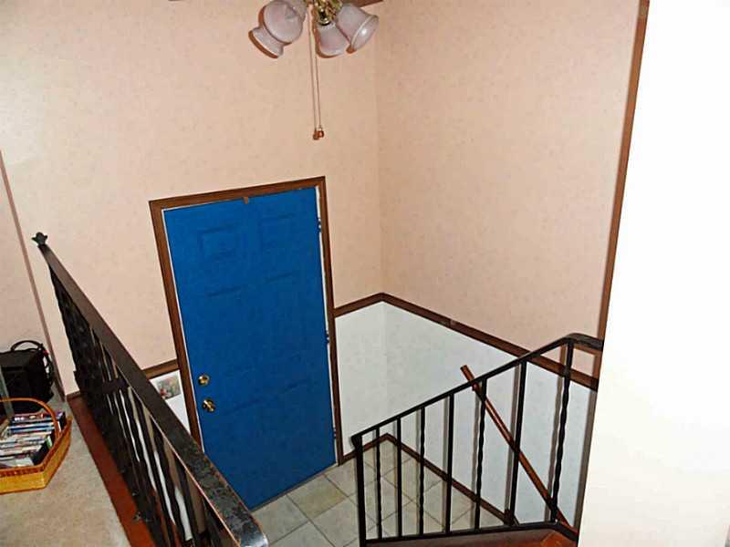 14555 Ridge Road North Huntingdon, PA 15642 - Photo 4 of 25 Entry/Foyer.