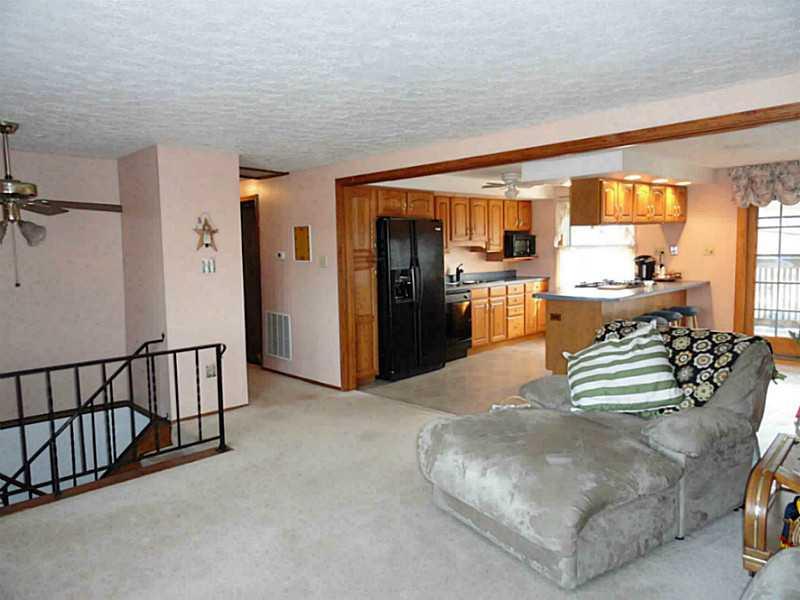 14555 Ridge Road North Huntingdon, PA 15642 - Photo 5 of 25 Living Room.