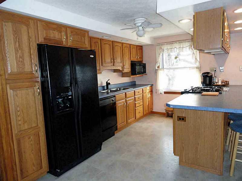 14555 Ridge Road North Huntingdon, PA 15642 - Photo 7 of 25 Kitchen.