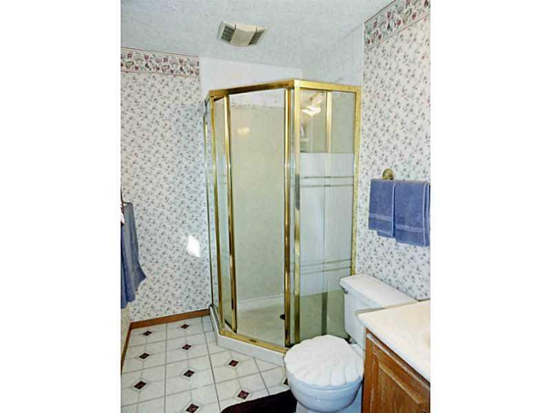 14555 Ridge Road North Huntingdon, PA 15642 - Photo 10 of 25 Master Bath/Spa.