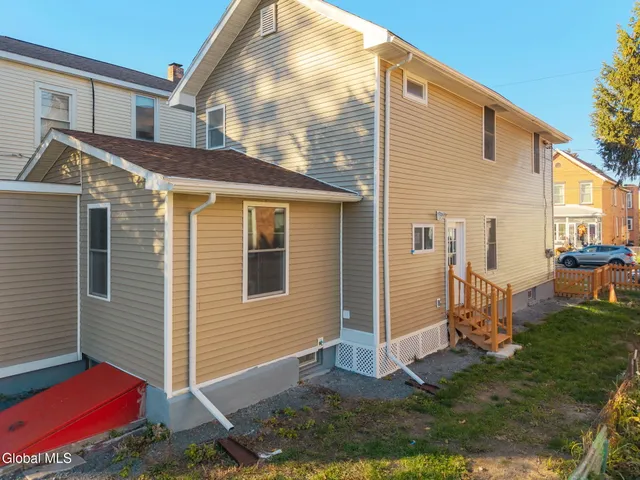 $300,000 | 1006 24th Street, Watervliet, NY 12189