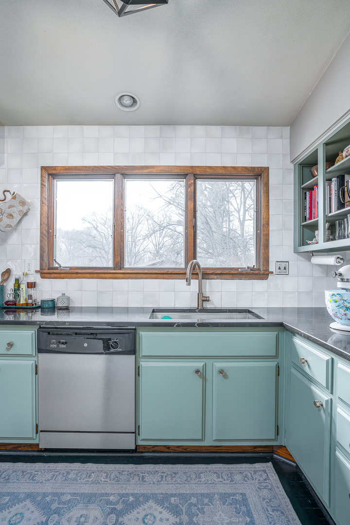 3503 53rd Street Moline, IL 61265 - Photo 8 of 37