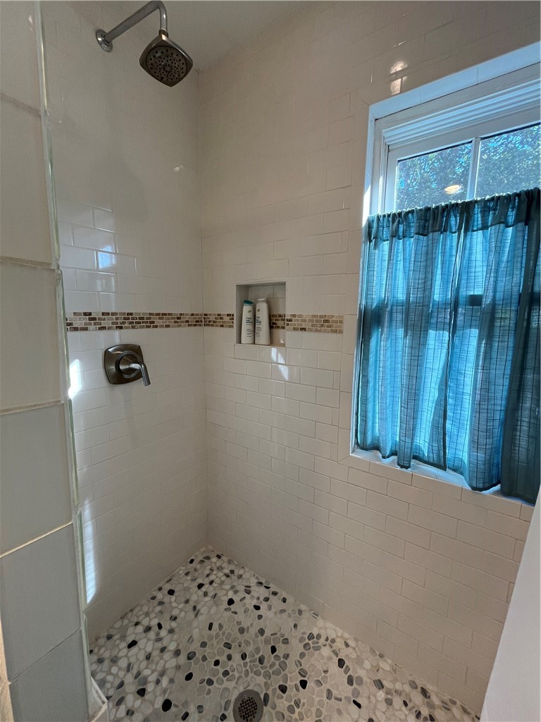 21 Connection Street Newport, RI 02840 - Photo 13 of 29