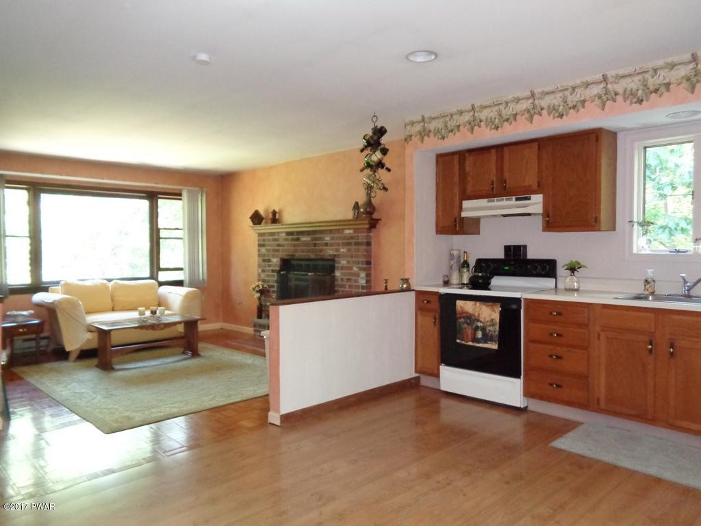 127 Mountain View Road Greeley, PA 18425 - Photo 16 of 36 17 Open Kitchen-Living Room
