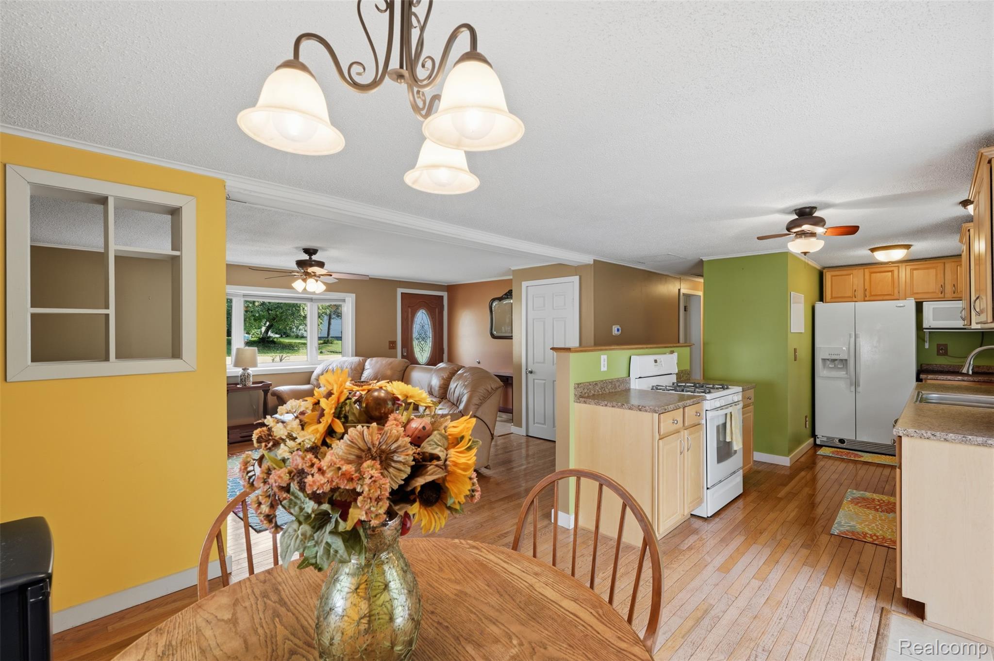 608 Snyder Road Highland, MI 48357 - Photo 8 of 22 608 snyder rd-11.jpg