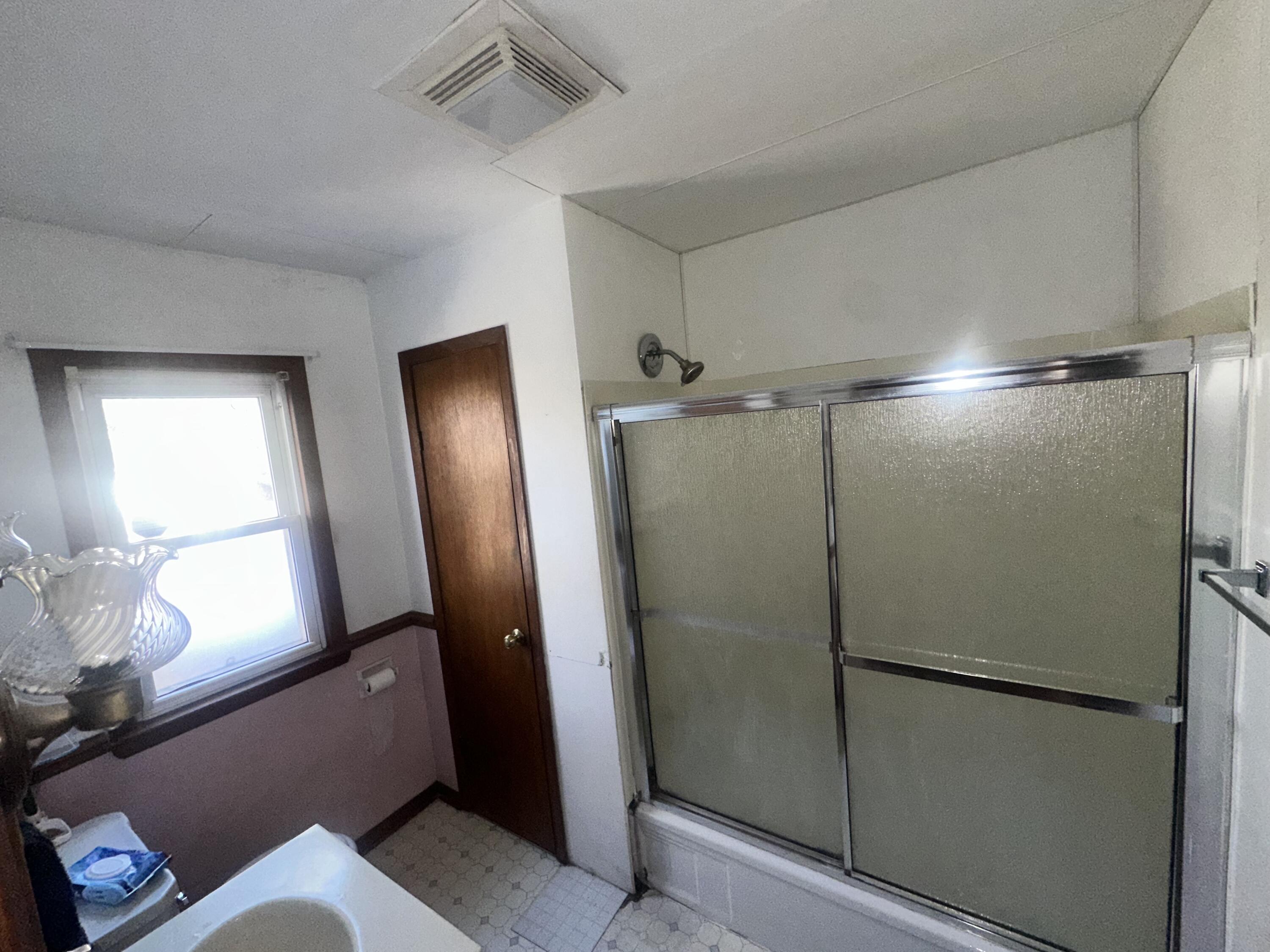 3750 South 90th Street Milwaukee, WI 53228 - Photo 12 of 38 IMG_1745