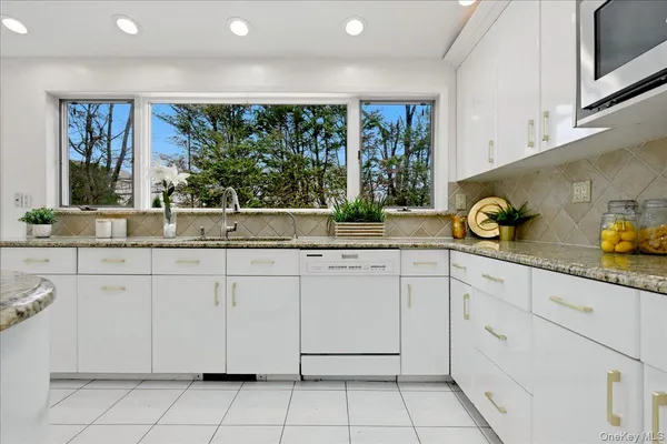 $1,528,888 | 74 Rockland Drive, Jericho, NY 11753