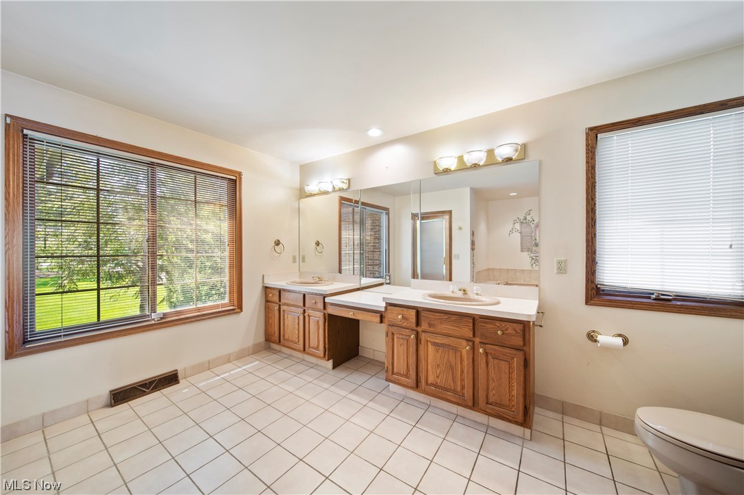 33659 Cedar Road Mayfield Heights, OH 44124 - Photo 10 of 35