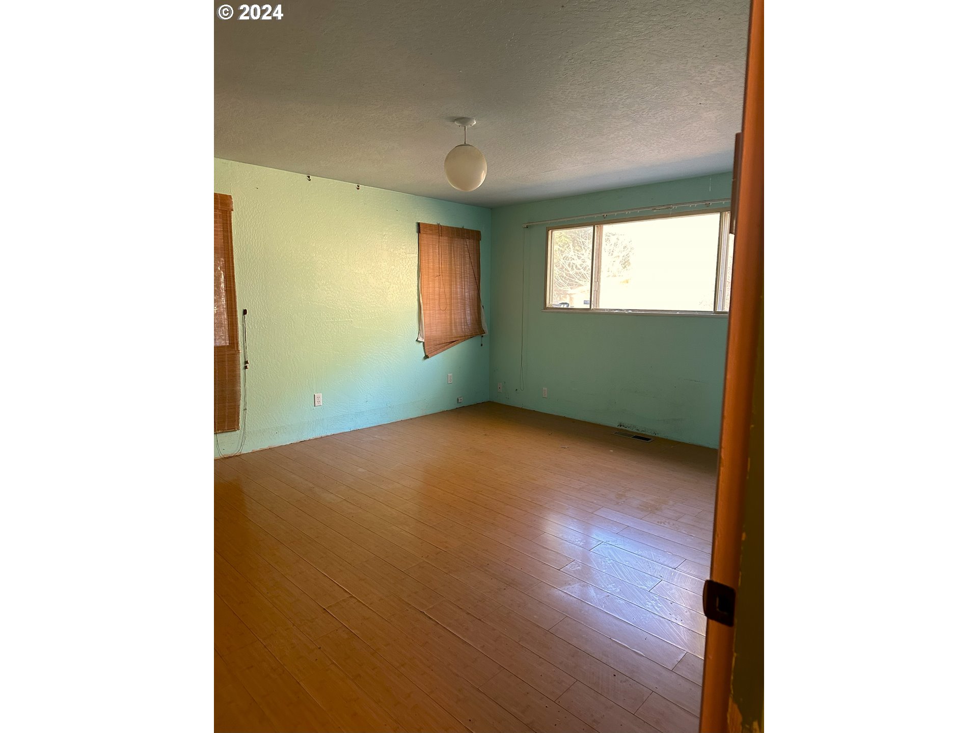 90314 Baker Road Elmira, OR 97437 - Photo 19 of 40 Bedroom