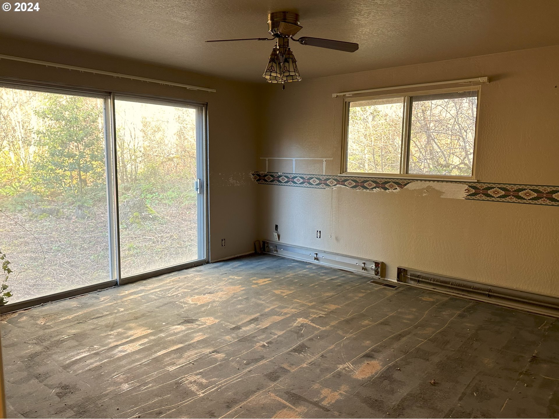 90314 Baker Road Elmira, OR 97437 - Photo 22 of 40 Bedroom