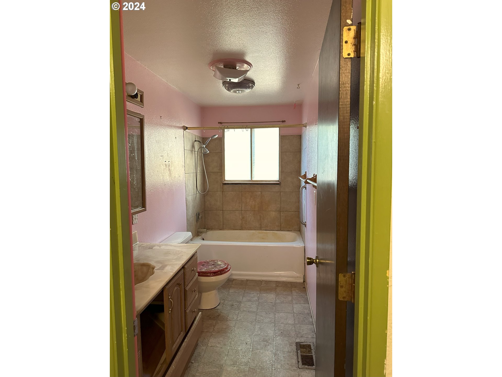 90314 Baker Road Elmira, OR 97437 - Photo 23 of 40 Bathroom