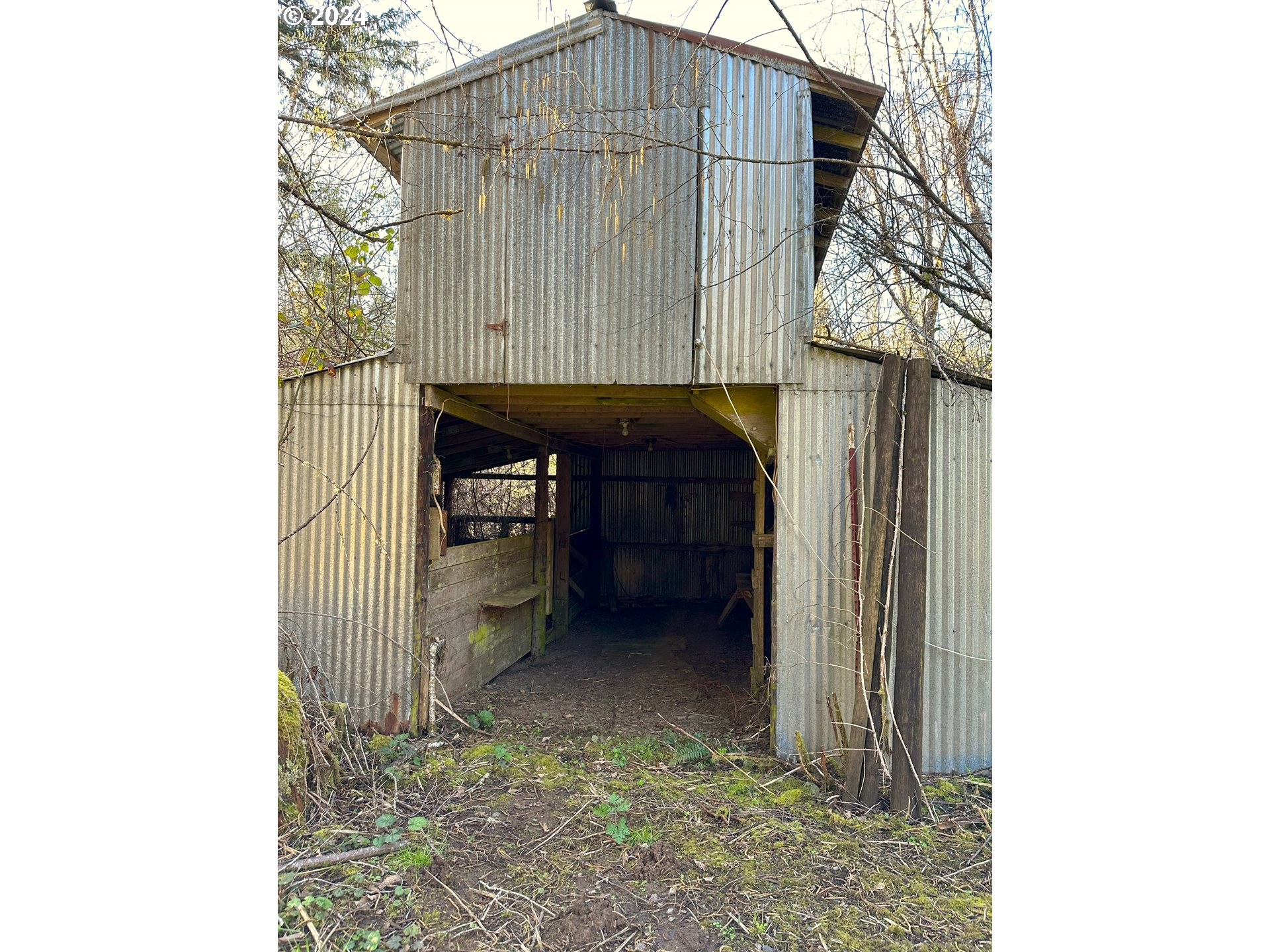 90314 Baker Road Elmira, OR 97437 - Photo 32 of 40 Barn