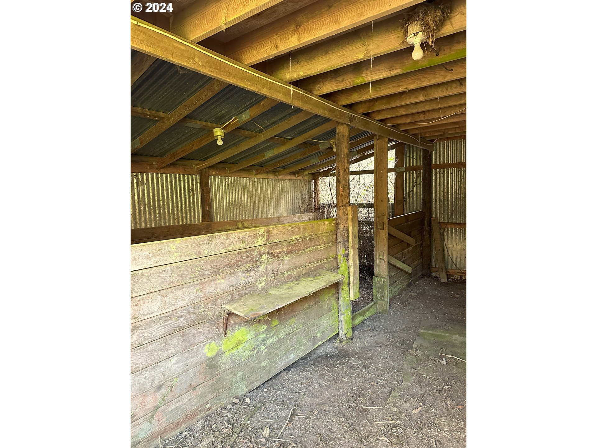 90314 Baker Road Elmira, OR 97437 - Photo 33 of 40 Barn