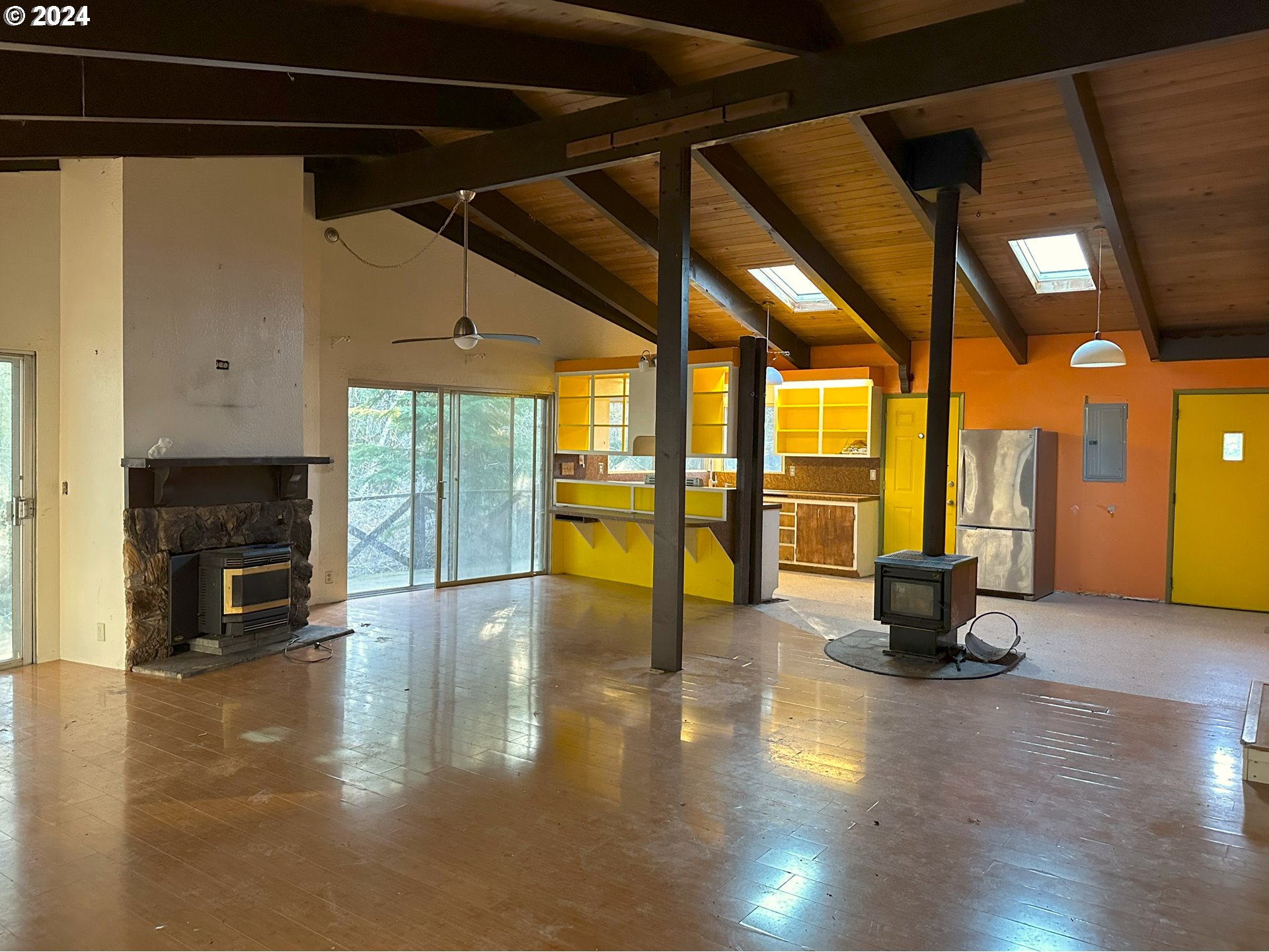 90314 Baker Road Elmira, OR 97437 - Photo 9 of 40 Great Room