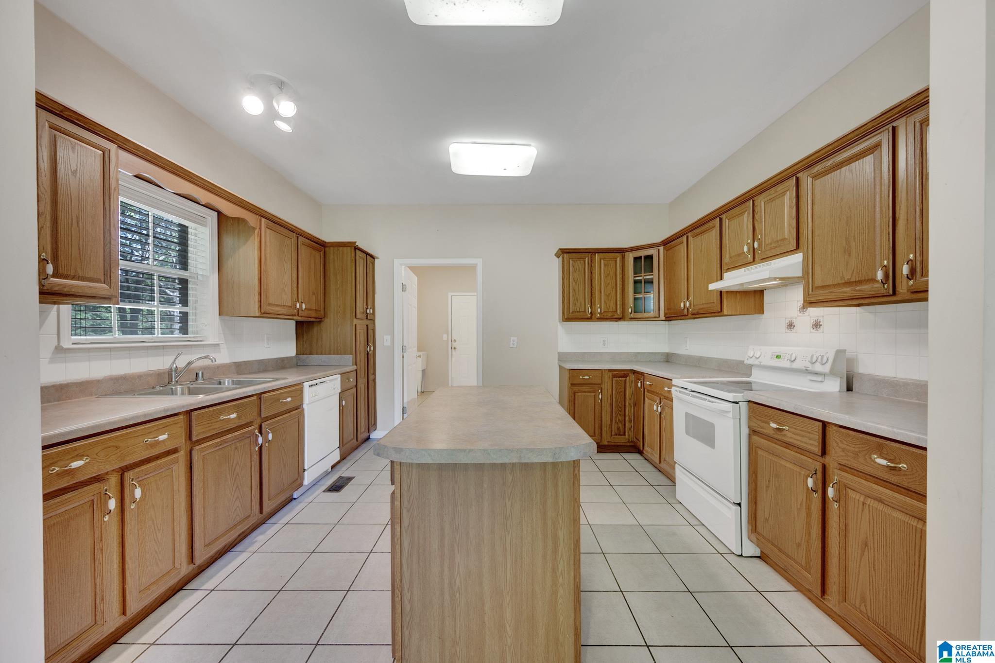 2614 Snow Rogers Road Gardendale, AL 35071 - Photo 2 of 28
