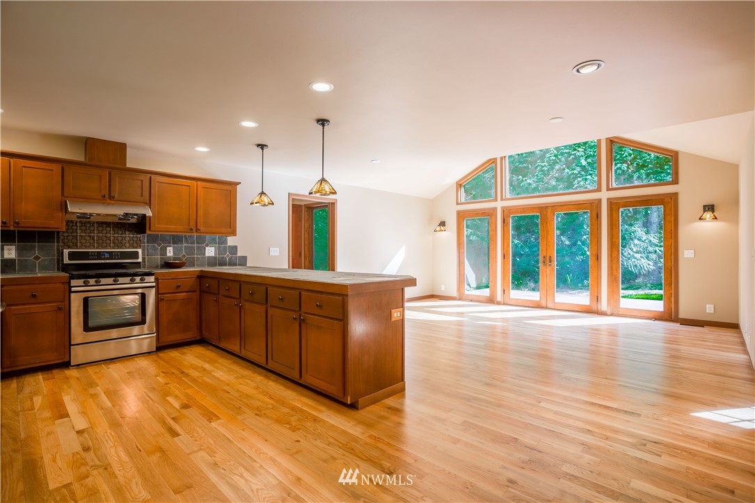 16243 Mountain View Road Mount Vernon, WA 98274 - Photo 2 of 25 Gallery Image 2