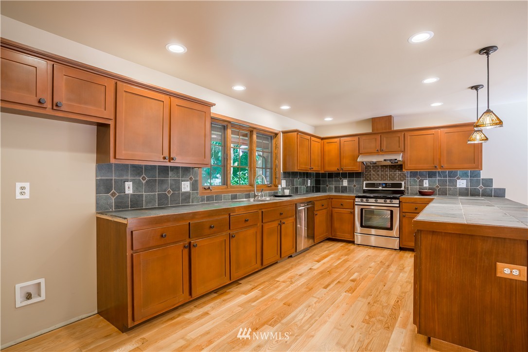 16243 Mountain View Road Mount Vernon, WA 98274 - Photo 3 of 25 Gallery Image 3