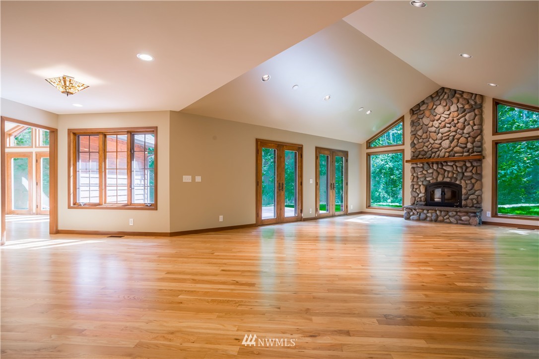16243 Mountain View Road Mount Vernon, WA 98274 - Photo 5 of 25 Gallery Image 5