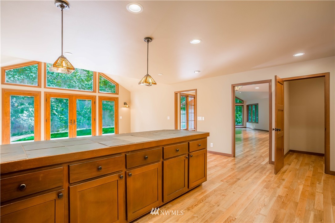 16243 Mountain View Road Mount Vernon, WA 98274 - Photo 9 of 25 Gallery Image 9