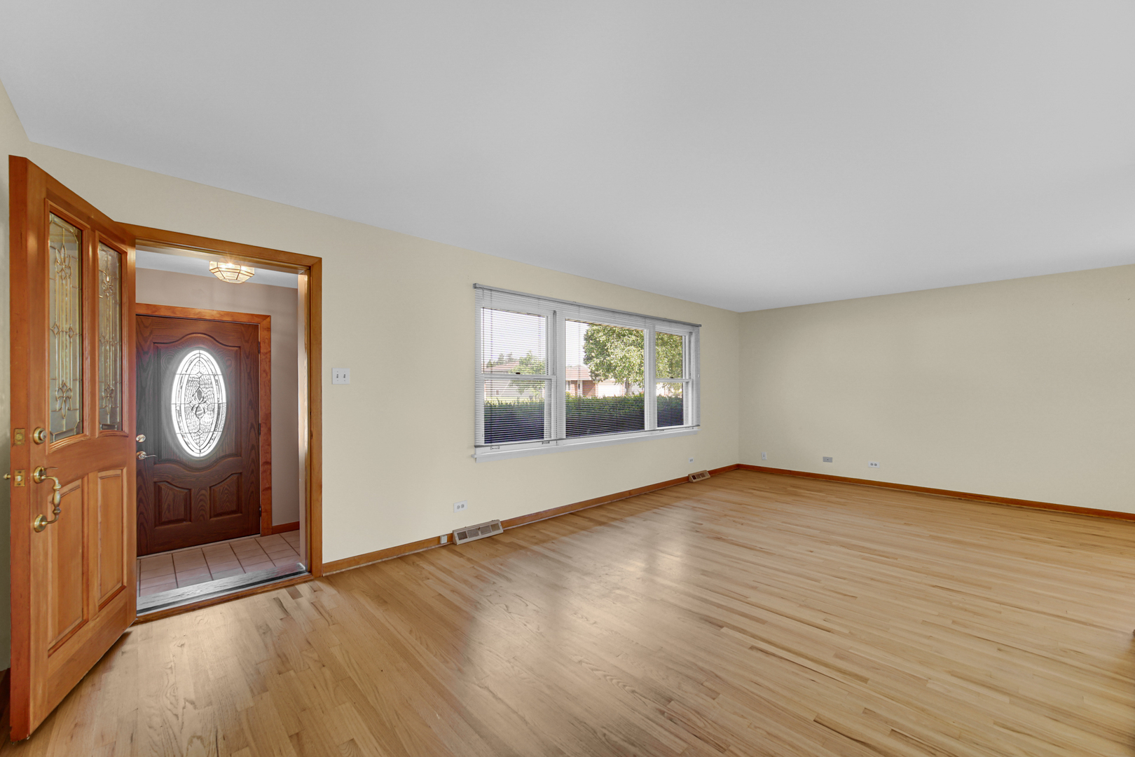 2042 West Spring Ridge Drive Arlington Heights, IL 60004 - Photo 4 of 25