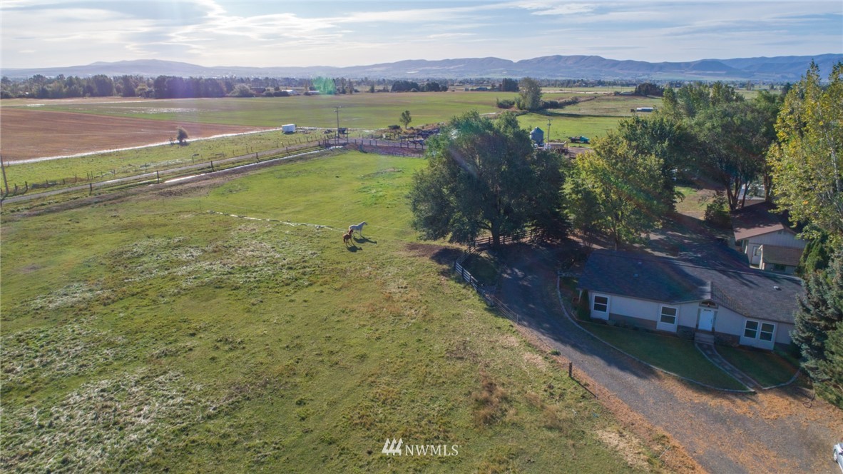 700 Lyons Road Ellensburg, WA 98926 - Photo 1 of 34 Gallery Image 1