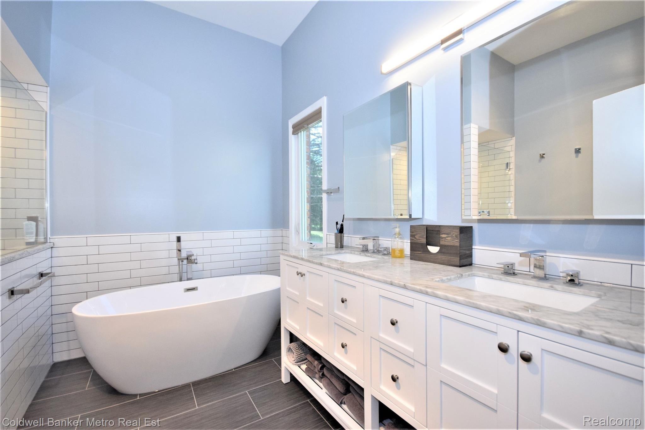 1803 Rapids Way Rochester, MI 48309 - Photo 32 of 63 Custom master bathroom