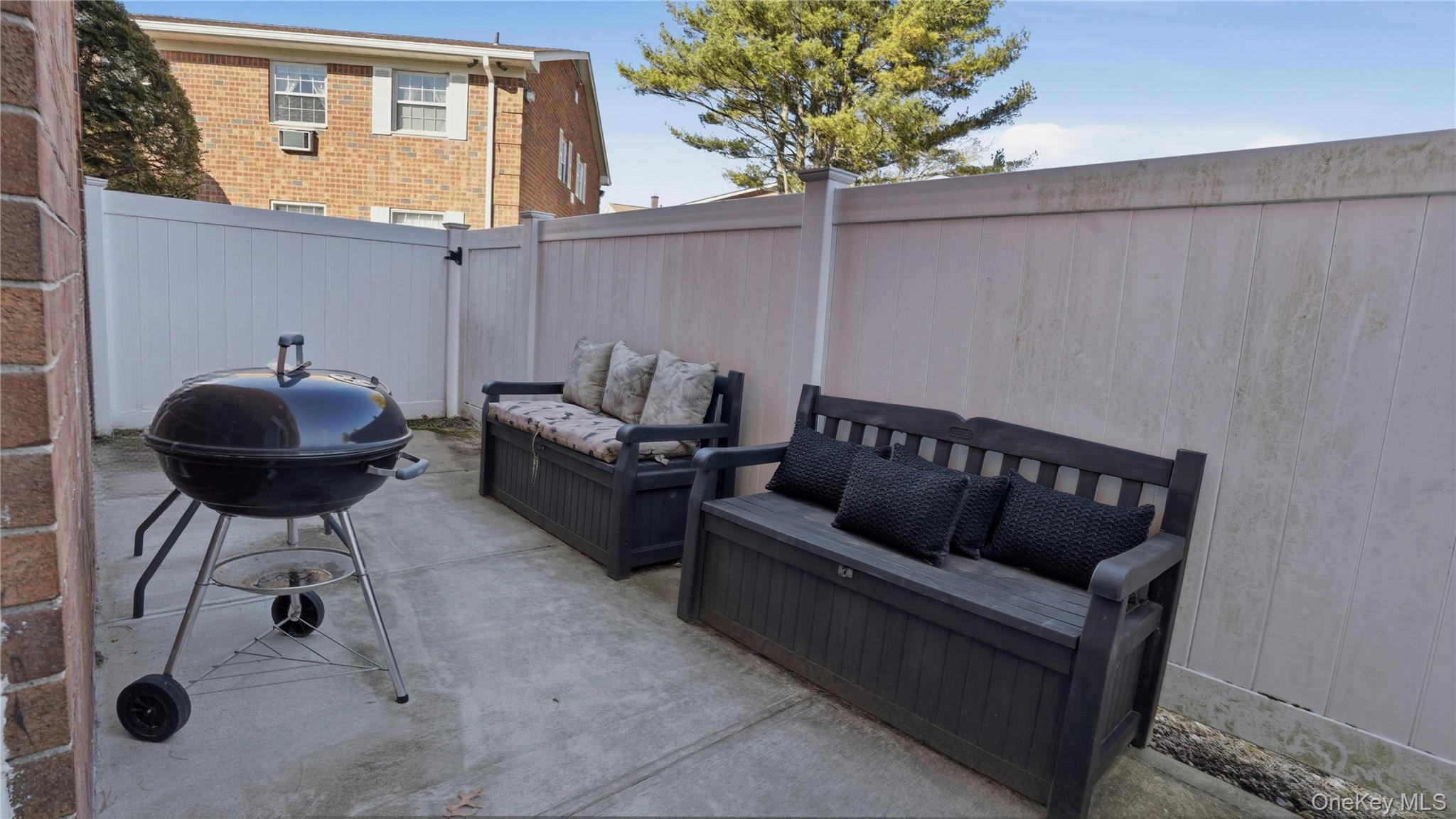 460 Old Town Road, Unit 28A East Setauket, NY 11766 - Photo 15 of 28 a living room with furniture and a potted plant