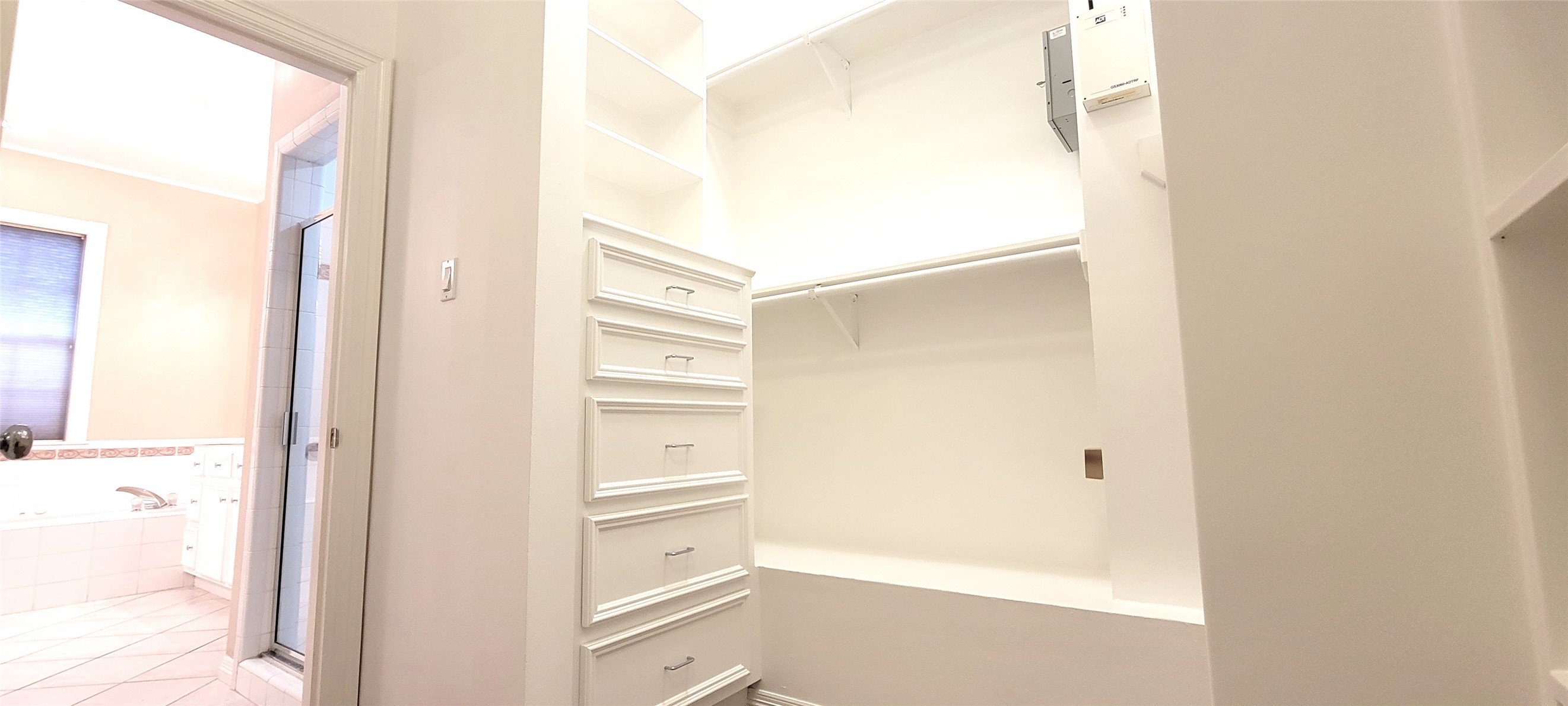 5002 Inker Street Houston, TX 77007 - Photo 12 of 22 Separate shower in primary bath