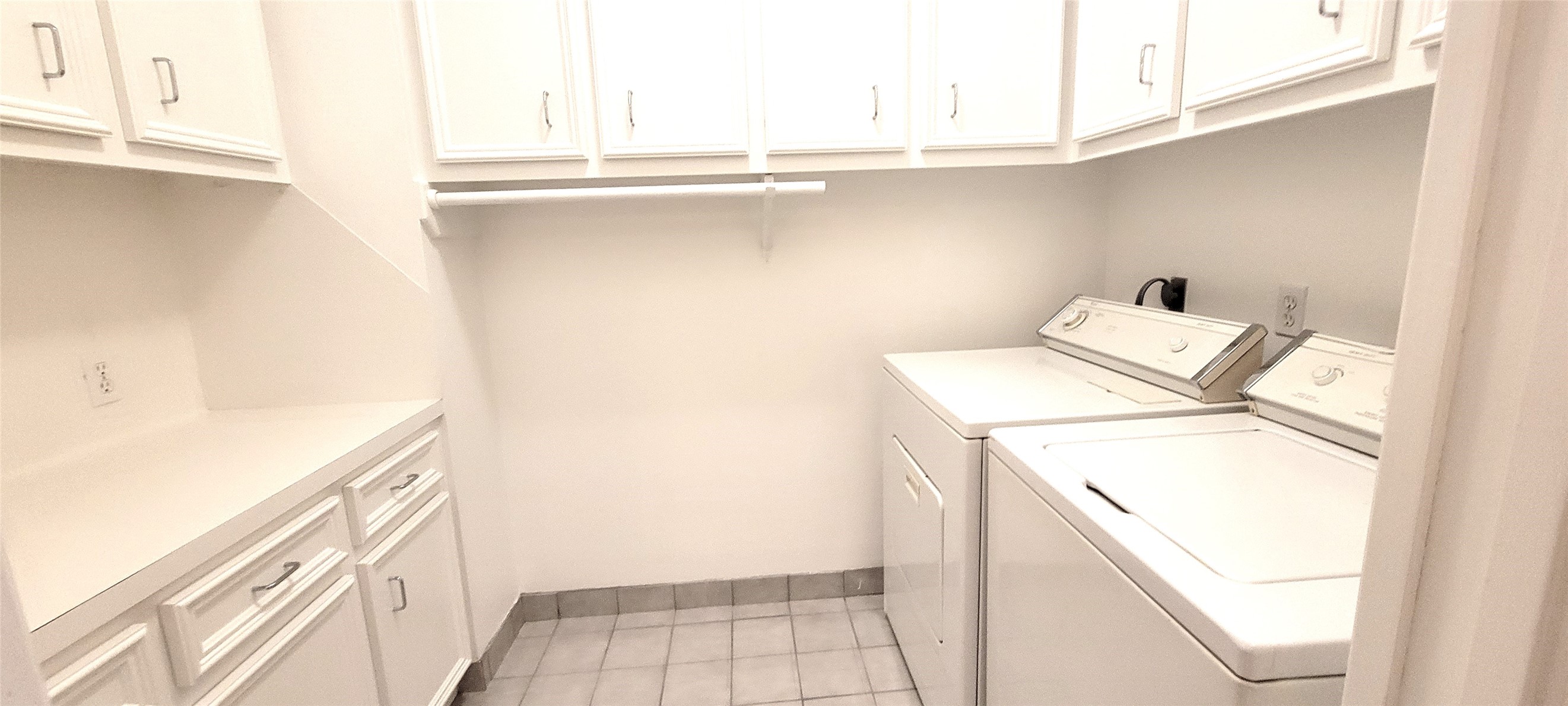 5002 Inker Street Houston, TX 77007 - Photo 15 of 22 Laundry room upstairs complete with washer & dryer