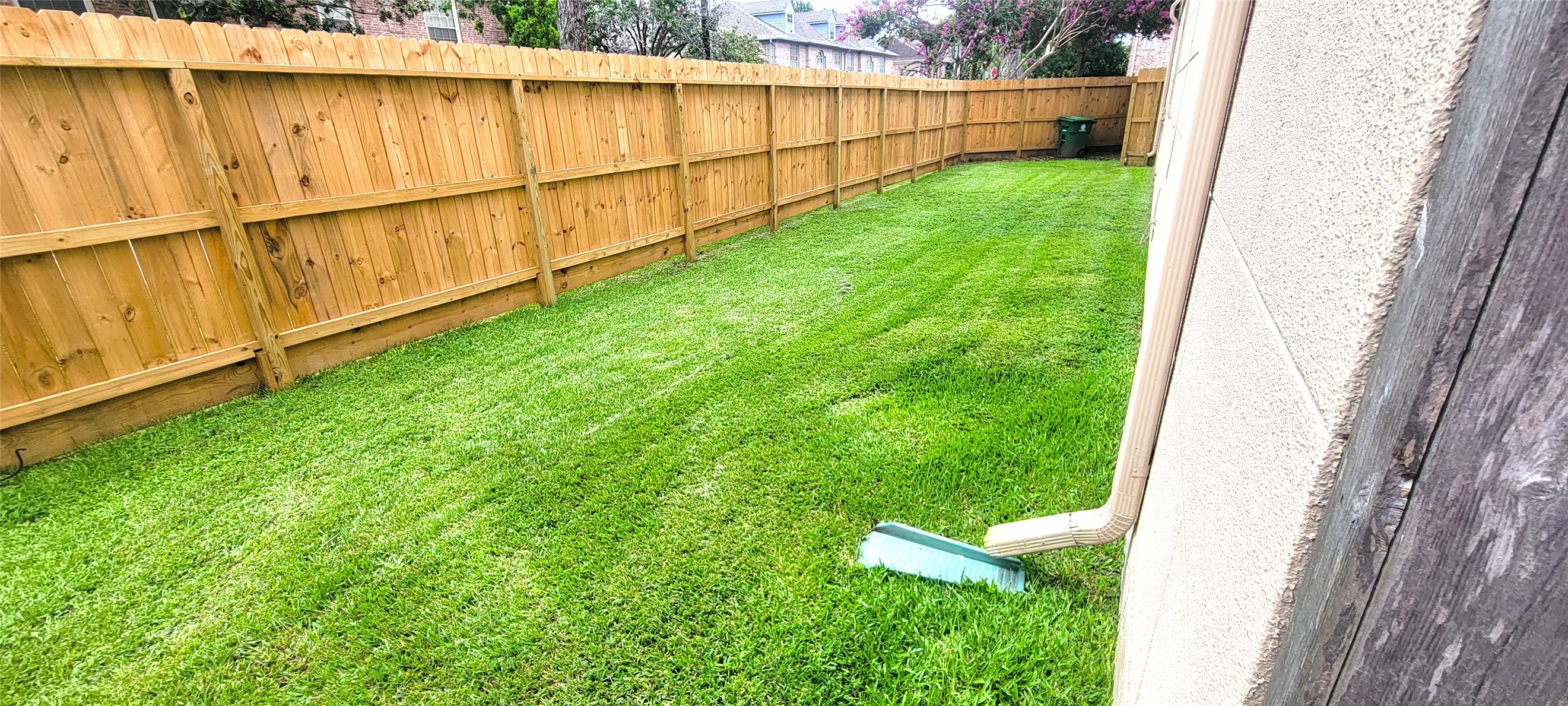 5002 Inker Street Houston, TX 77007 - Photo 20 of 22 Side yard with new fence