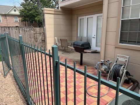 5002 Inker Street Houston, TX 77007 - Photo 4 of 22 Back patio