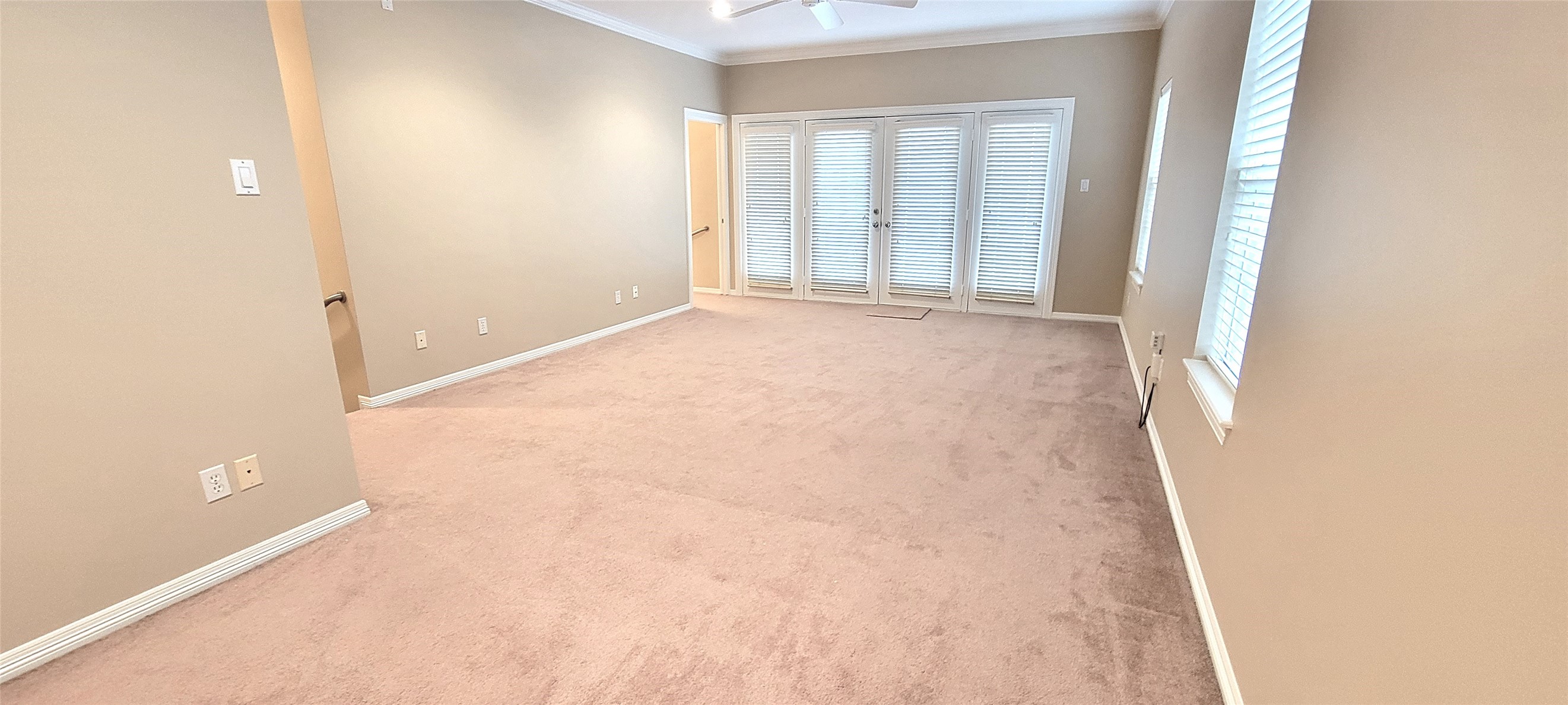 5002 Inker Street Houston, TX 77007 - Photo 9 of 22 Huge primary bedroom with private balcony